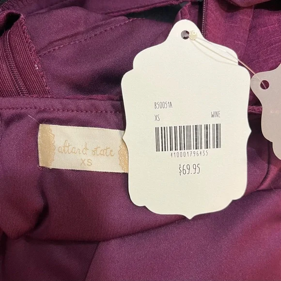 🌺 NWT Altar'd State Sz XS Wine Colored Backless Dress w/ a White Floral Design - Picture 5 of 6